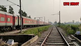 DANGEROUS CROSING PASCHIM EXPRESS BANDRA TARMINAL TO AMRITSAR 12925