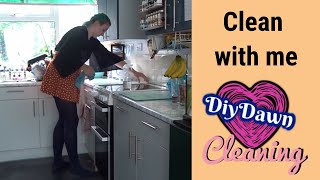 Clean with me | Laundry | Washing dishes | scrubbing floors | speed cleaaning | DiyDawn