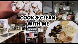 COOK AND CLEAN WITH ME // EASY RECIPES // HOMESCHOOL FAMILY // Mama Approved