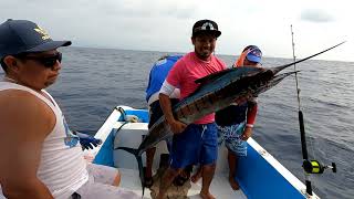 mi primer pesca a modalidad de troleo en ixtapa zihuatanejo con los compañeros exelente pesca