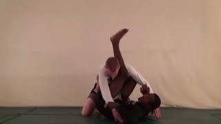 №28-5  #Submission: #Reverse_triangle_choke #Position: #Open_guard #MMA #UFC #Din_Thomas #приемы