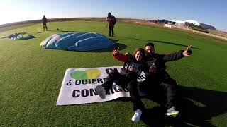 El amor está en el aire | Pedida de mano saltando en paracaídas | Skydive MADRID