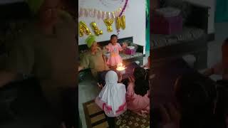 tiup lilin falyn ulang tahun