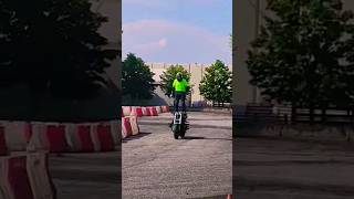 Erik FreeStyle con la sua kawasaki, stunt & drift show #SHORTS #kawasaki #moto #bike