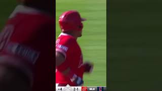 Eduardo Escobar’s solo homer