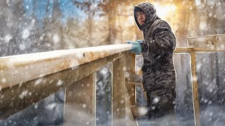 СТРОЮ ДОМ В ЛЕСУ. РАБОТА НА ВЫСОТЕ 3х МЕТРОВ. СНЕГ ВАЛИТ.