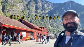 Llegada en tren a Flam, Noruega.