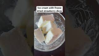 Easy dessert - vanilla ice cream with freeze dried strawberry dices 🤌