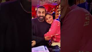 Alia Bhatt 😍 with her lovely ♥️ husband Ranbir kapoor #shorts #youtubeshorts #aliabhatt 😍 #love ♥