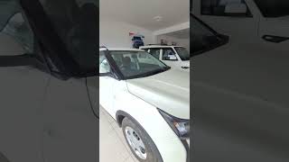 New XUV 300 Base model 2023 || Mahindra XUV 300 in White Colour with Sunroof||