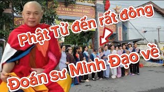 Sáng sớm 07/8 rất rất đông Phật Tử về thăm Tu Viện Minh Đạo và chờ đoán sư Minh Đạo xuất sơn