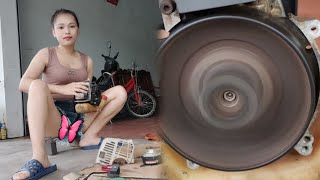 Repair technique: Genius girl restores lawn mowers for poor farmers