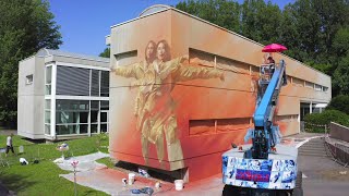 "Chains of connection", une fresque street art sur les bâtiments d'Alma