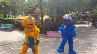 Zoe and Grover are"Thrillers" at Busch Gardens!!!