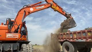 hitachi excavator Loading mud