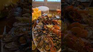 Repas iodé avec Céline Teiva et Hoanui #langouste #clams #huitres #langoustines #tourteau #oursins