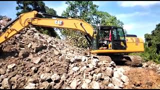 Jadi Operator Excavator Di Tambang Batu Andesit