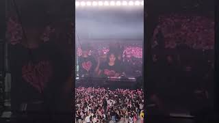 [BORN PINK] SINGAPORE - Jisoo Lightstick up please! I can listen to this all day!