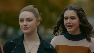 Arriving To Maple Hollows, Josie Gets Stung - Legacies 1x12 Scene