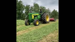 John Deere 720 Diesel (1957) & Crimping Hay