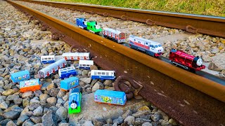 Unboxing dan Menemukan 4 Kereta Thomas James, Kenji, Glow, Percy dan CC206