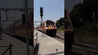 Ecr 22990 #ddu #wap4 departing with 20802 magadh express heading towards patna #mughalsarai #ecr #rf