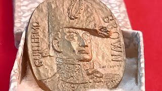 Antigua Medalla Comisión Nacional de Homenajes Almirante Guillermo Brown Firmada Aquino 1857-1957