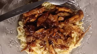 MENIKMATI MIE AYAM BUATAN ISTRI