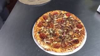 அமெரிக்காவில் வயோதிப விவசாயி pizza செய்து தந்தார்