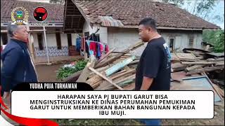 Rumah Seorang Ibu Rubuh Akibat Gempa, Yudha Bersama Camat Cigedug Berikan Bantuan