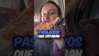 Piloto de avión regalo pizzas a los pasajeros y se disculpa por el retraso 🍕✈️🤔 #Shorts