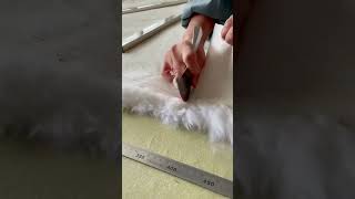 Artisan cutting wool fur