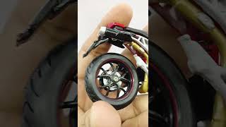 Ducati Hypermotard 1100S - 1:18 scale Die cast motorcycle