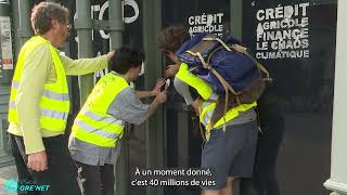 Action éclair d'activistes d'ANV-Cop21 et d'Attac Isère à Grenoble