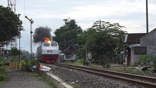 Moment Keberangkatan Dan Datang Kereta Api Indonesia dari/di stasiun #Part1