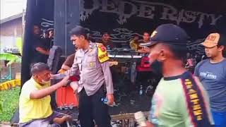 rugi bandar tawuran lagi diatas panggung dangdut