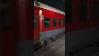 Hemkunt express arrive chandigarh railway station