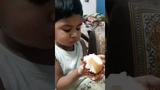 The new way of eating a burger 🤣