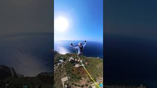 Parcourir 3600m sur une slackline de 1,9cm n’est pas donné à tout le monde🤯 ​⁠​⁠#redbull