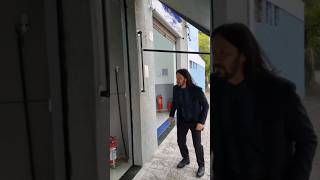 John wick em busca de um lápis.