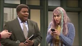 SNL - Miley Cyrus Skit ( the phone addict )