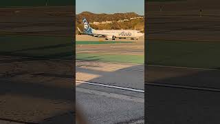 Alaska 737-900 takeoff from Burbank airport