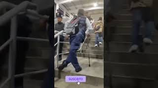 La falta de escaleras eléctricas y elevadores en el @Metro_CDMX, ha hecho una proeza el traslado