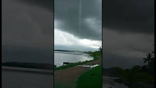 MORADOR de MARICÁ grava VÍDEO ASSUSTADOR de um FENÔMENO INEXPLICÁVEL - Seria um TORNADO?