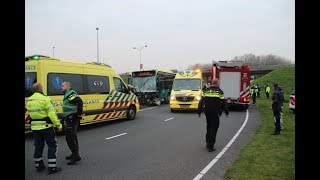 Hulpdiensten Rukken Massaal uit naar Frontaal ongeval tussen Twee Bussen, 14 gewonden