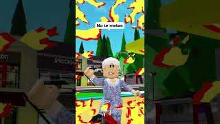 ¡CÓMO TE TRATA MAMÁ vs CÓMO TE TRATA ABUELA EN ROBLOX! 🎆 #shorts