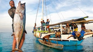 DAY 6 AT SEA: Spearfishing Huge Tuna For Hungry Crew