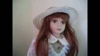 Boneca de porcelana/ Porcelain doll