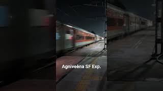 Agniveena SF Exp thrashing Dankuni Jn #train #railway #highspeedtrain #superfast_express superfast