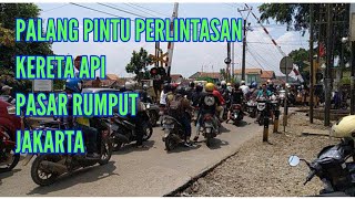 PALANG PINTU PERLINTASAN KERETA API PASAR RUMPUT  JKT